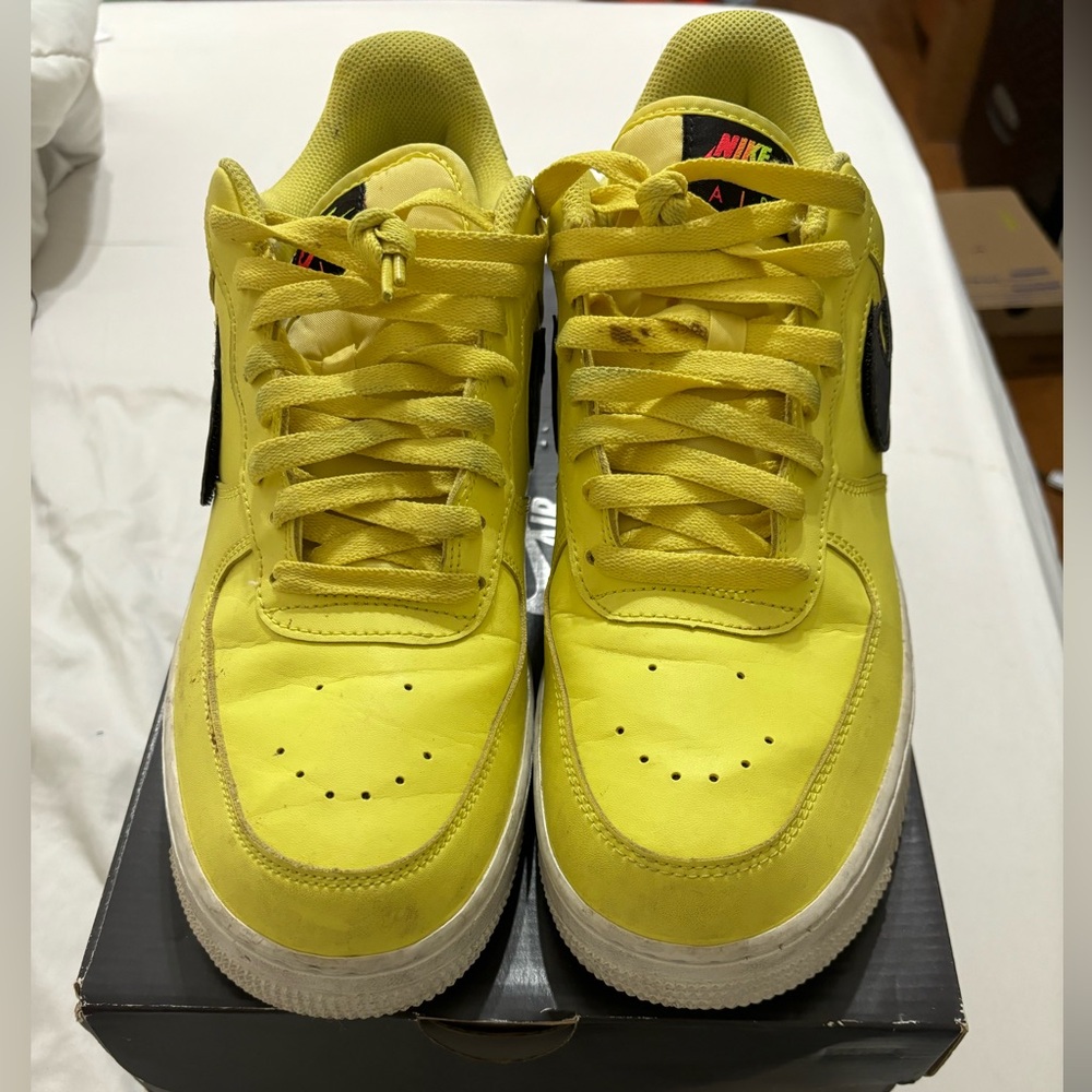 NIKE AIR FORCE 1 ‘07 LV8 (MEN’S SIZE 10.5)